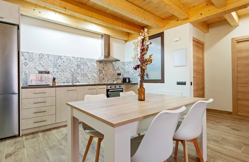 Ejulve House | Rural House 'Sierra De Majalinos' with Mountain Views, Wi-Fi and Air Conditioning