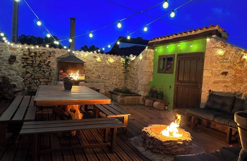 Casarejos Cottage | Rural house with swimming pool, barbecue, in the Rio Lobos Canyon