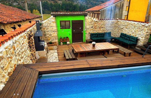 Casarejos Cottage | Rural house with swimming pool, barbecue, in the Rio Lobos Canyon