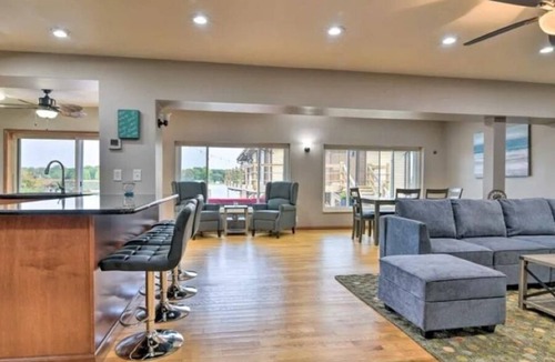 Algonac House | Saint Clair River front Retreat With 6 Beds - Enjoy Fishing-Kayak-Relax