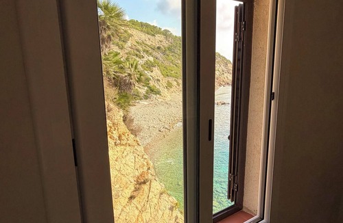 Cap de Salou Apartment | Salou: Beautiful air-conditioned apartment with a 180° ocean view, direct beach access, Wi-Fi, and a garage