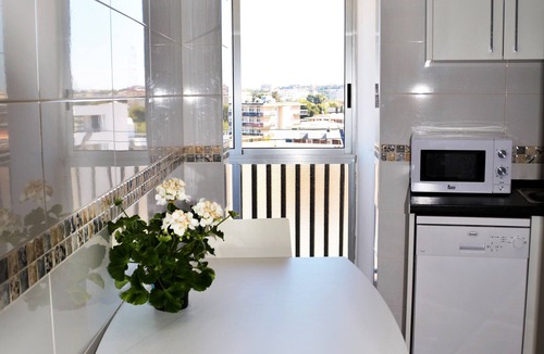 Salou City Centre Apartment | Salou city center, ocean view, beachfront, 3 bedrooms, 2 bathrooms, 2 toilets, air conditioning, elevator, parking, Port Aventura
