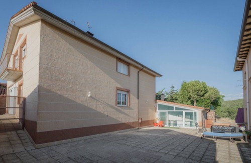 San Millan de Lara House | San Pelayo Country House in Burgos: 5 Bedrooms, Pool, and Mountain Views