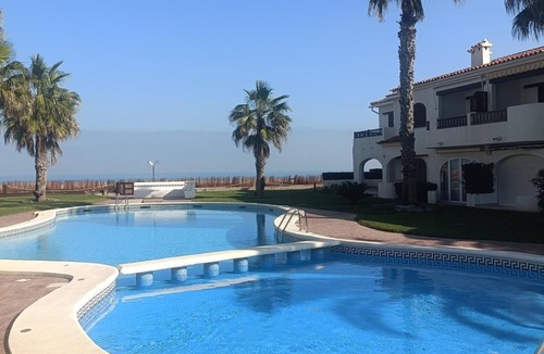 Les Deveses Apartment | Seaside apartment with terrace and garden view