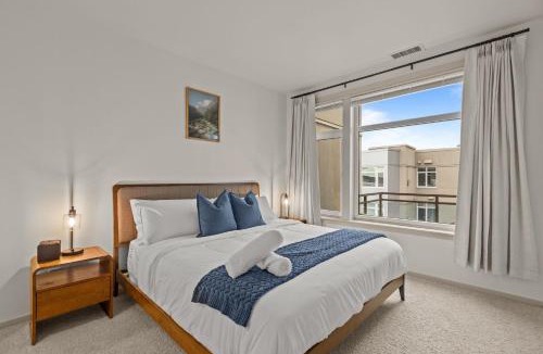 Downtown Seattle Apartment | Seattle Waterfront Condo, Free Parking, Gym, Hot Tub, Steps to Pike Place