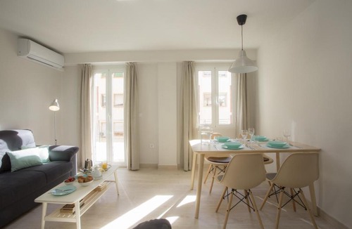 Trinitat Apartment | SingularStays Calderon