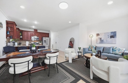The Heights House | Sleeps 18! - 6 BR - 2 Kitchens