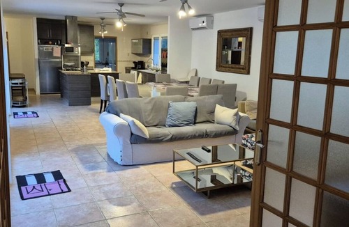 L'Ametlla de Mar Villa | ⭐Sleeps 36 🛏️13 bedrooms🛁8 bathrooms💦Huge pool💦♨️Jacuzzi ❄️Full A/C🍖BBQ🏓PP