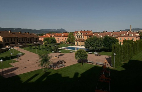 Jaca Apartment | Spacious 2-Bed Apartment with Pool, Balcony & Garage in Jaca
