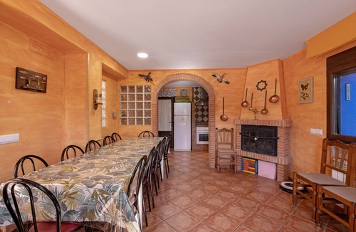 Navarrete del Rio House | Spacious Country House for 12–15 Guests, Fenced Garden, BBQ, Pet Friendly, Near Calamocha