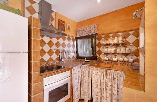 Navarrete del Rio House | Spacious Country House for 12–15 Guests, Fenced Garden, BBQ, Pet Friendly, Near Calamocha