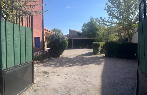 Navarrete del Rio House | Spacious Country House for 12–15 Guests, Fenced Garden, BBQ, Pet Friendly, Near Calamocha