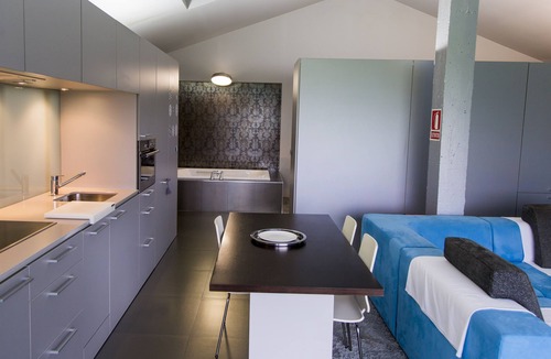 Iurreta Ski Chalet | Spacious ensuite room with large terrace.