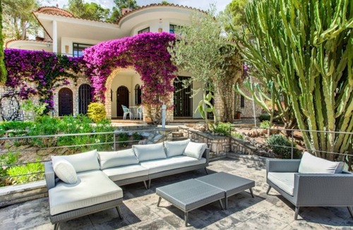 Miami Platja Villa | Spacious Villa in Miami Platja, 6 Bedrooms, Beach Nearby