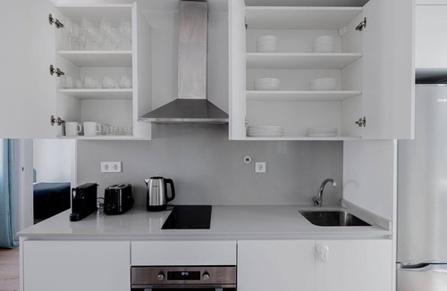 Cuatro Caminos Apartment | Stellar Cuatro Caminos 2BR w/Balcony, A/C & Elevator, by Blueground
