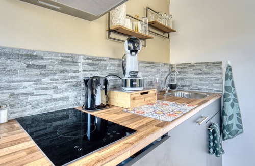 Jijona Apartment | Studio Apartment 'La Luna' with Mountain View, WiFi and Air Conditioning