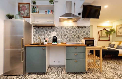 Sant Adria de Besos Apartment | Studio with patio 20' Barcelona Center/10' walk to the beach/15' Forum Bcn