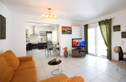 Empedrola House | Stunning villa for 6 guests with WIFI, pool, A/C, TV and patio