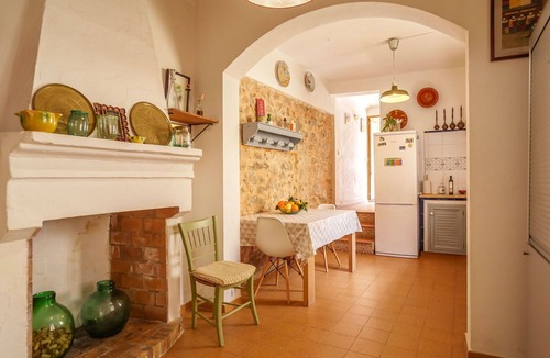 Binissalem House | Stunning villa for 4 guests with A/C, WIFI, TV and patio