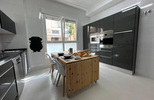 Benicassim House | Stylish 4 Bedroom Townhouse Beach & Town Sleeps 8