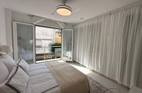 Benicassim House | Stylish 4 Bedroom Townhouse Beach & Town Sleeps 8
