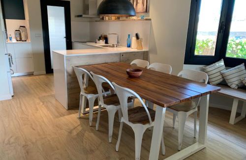 Cubelles House | Stylish Beach House 600m to sea