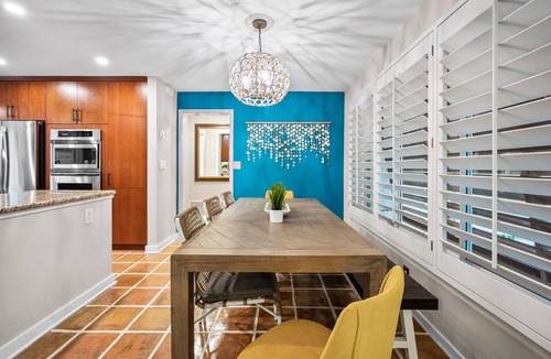 Fort Lauderdale House | Sunny Palms Villa - Heated Pool + Hot Tub, 2 miles to the Beach!