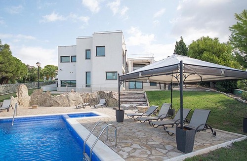Torredembarra Villa | TarracoHomes, TH52 Villa Lighthouse con Piscina Privada, Terraza, y Vistas al Mar