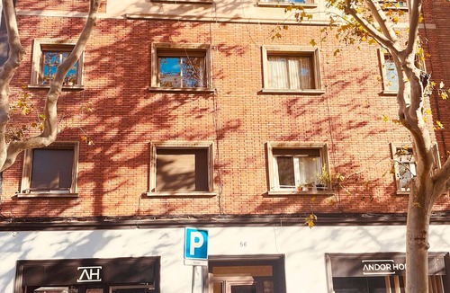 La Nova Esquerra de l'Eixample Apartment | TARRADELLAS 1, PARA 14 PERSONAS, muy cerca Estació de Sants, llegada tren aeropuerto, muy bien comunicado y rodeado de comercios y restaurants