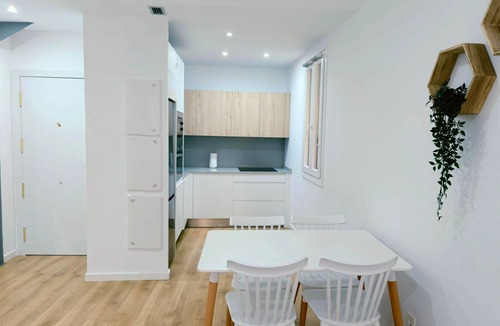 San Pablo Apartment | The Charm of Casco II by Alogest