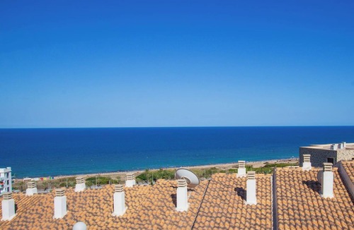 Els Arenals del Sol Ski Chalet | The Fam - Beach and Pool