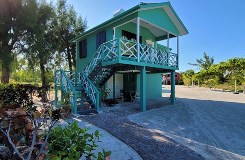 St. George's Caye House | Therapy Cabin 3 - Island Cabin - AC, Boat Transfer, Starlink