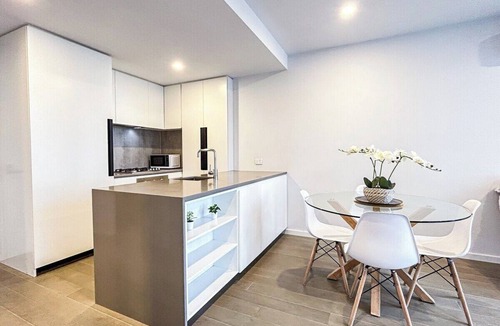 Melbourne Central Business District Apartment | This apartment is a 2 bedroom(s), 1 bathrooms, located in Melbourne, VIC.