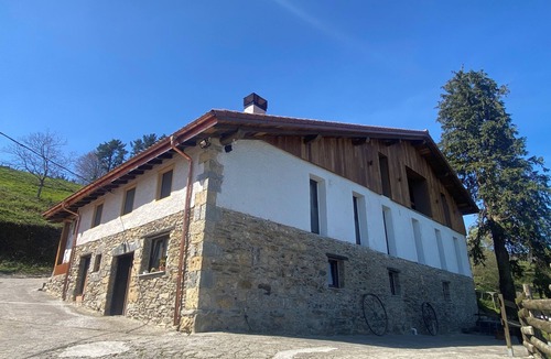Aia Apartment | This rural apartment has 65m2, 3 bedrooms and 2 bathrooms, in addition to the kitchen-living room.