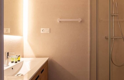 Embajadores Apartment | Tirso de Molina - 1 Bedroom