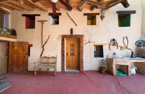 Ejulve House | Triple room-Private Bathroom-Mountain view-Verde
