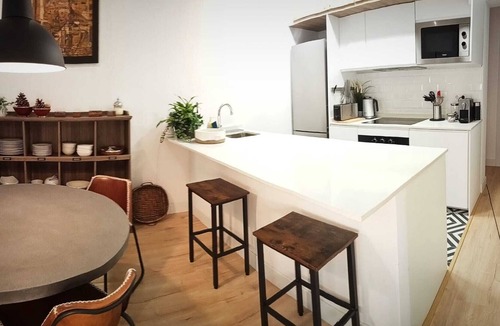Malasana Condo | Upmarket & Elegant 2 bed/2 bath in Central Madrid