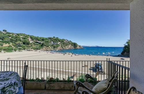 Sa Riera Apartment | Vacation Apartment "Mediterranean Paradise" near the Beach with Terrace and Wi-Fi