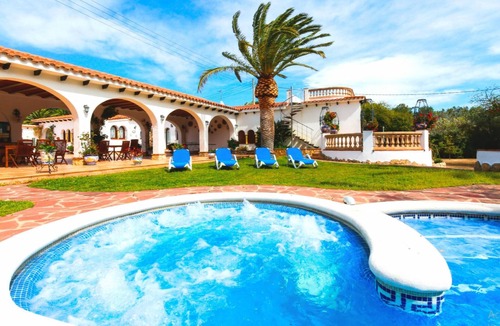Rustical Balneario Villa | Villa Balneari Resort Casa Vacances Per Famílies Chalet Casa Rural
