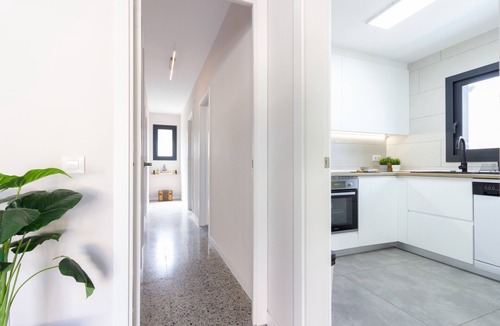 Cunit House | Villa Bessones: Amplio jardin, barbacoa, zona de juegos, a 5 minutos de la playa