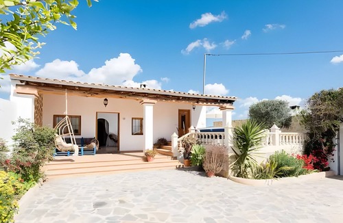 Santa Eulalia del Rio Villa | Villa 'Can Marsa' with Mountain View, Wi-Fi and Air Conditioning