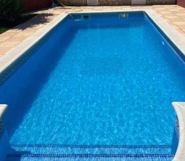 El Vendrell House | Villa con Piscina privada, BBQ y Jardín a 10' de la playa