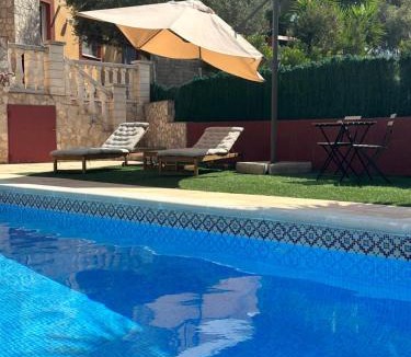 El Vendrell House | Villa con Piscina privada, BBQ y Jardín a 10' de la playa