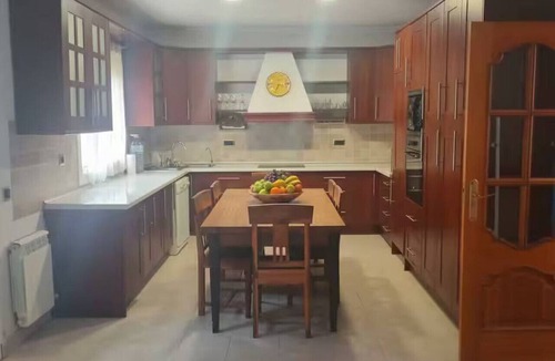 Bellvey House | Villa Costa Dorada : Swimming pool, BBQ, 10 guests