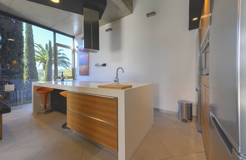 San Sebastian Villa | Villa de diseño con piscina, sauna, Txoko Vasco y garaje para 5 coches