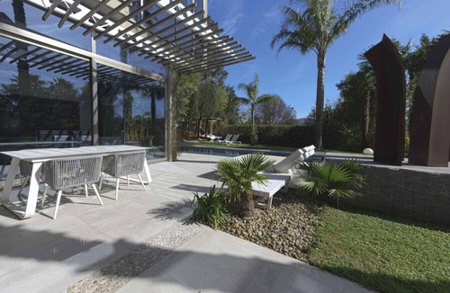 San Sebastian Villa | Villa de diseño con piscina, sauna, Txoko Vasco y garaje para 5 coches