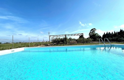 Sant Jaume d'Enveja Ski Chalet | "Villa Delta" 10000m, swimming pool, barbecue and lagoon
