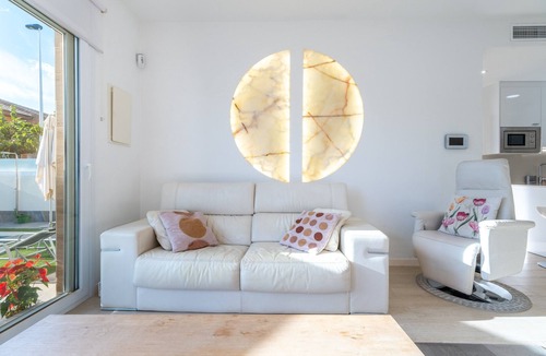 Los Imbernones Villa | 'Villa Los Dos Caballeros' with Private Pool, Garden and A/C