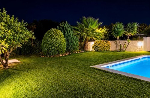Roda de Bara House | Villa Neus Barà, jardín y piscina privada