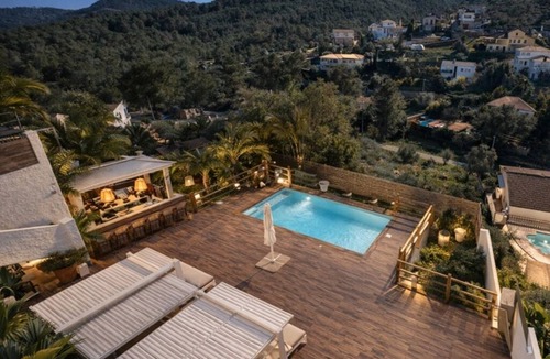 Olivella Apartment | Villa Verdejo Barcelona Loft Penthouse: 2 bedrooms, 2 bathrooms, and a jacuzzi